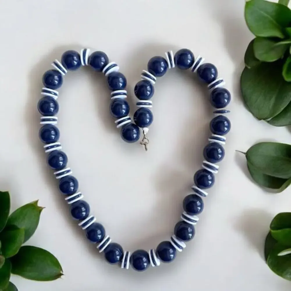 Glows Under Blacklight Vintage 25” Lucite White & Blue Bead Necklace 1980’s